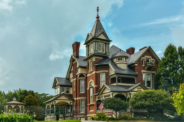 Queen Anne Style House in Ohio